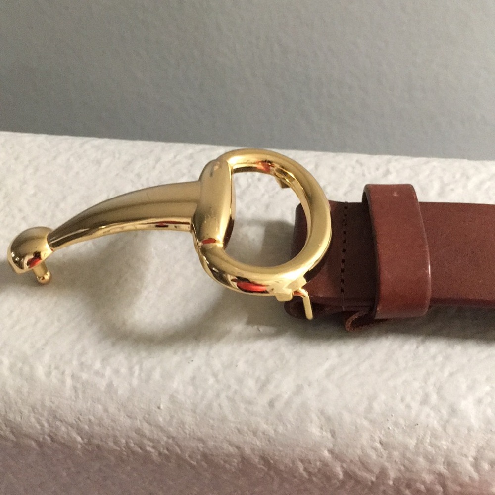 This leather belt has a great buckle .size small